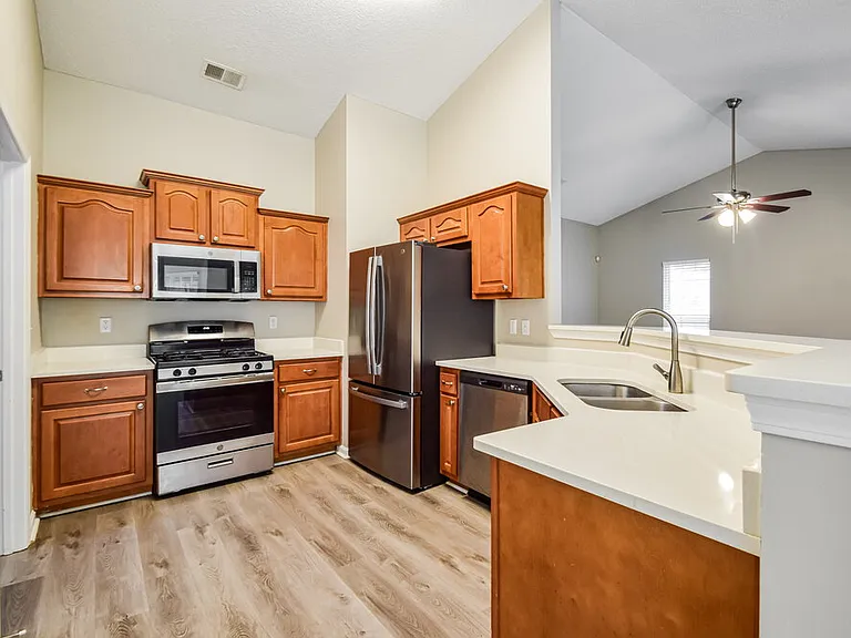 8153 Green Valley Cv — Photo 7