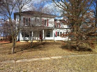 316 N Main St, Owaneco, IL 62555