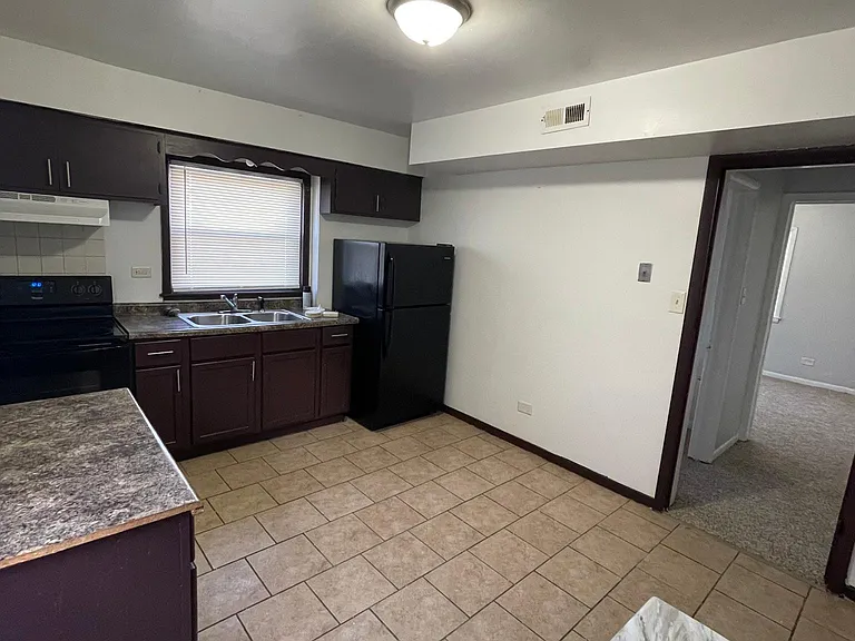 15032 Dorchester Ave #1W — Photo 2
