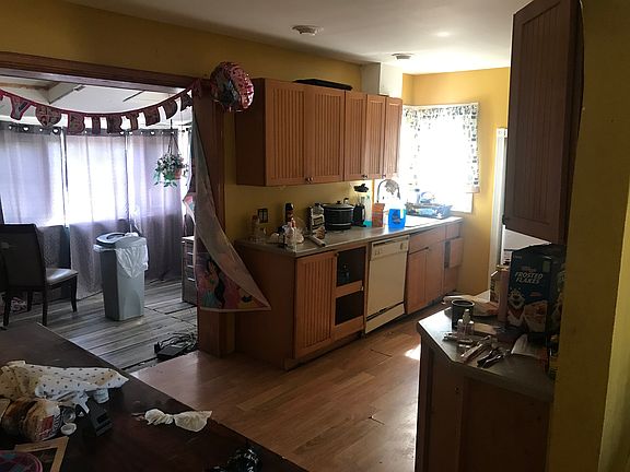 3rd image of 781 Arthur St