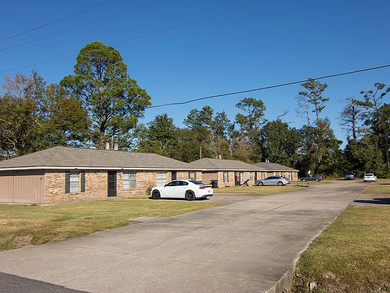220 Bruce Circle — Photo 1