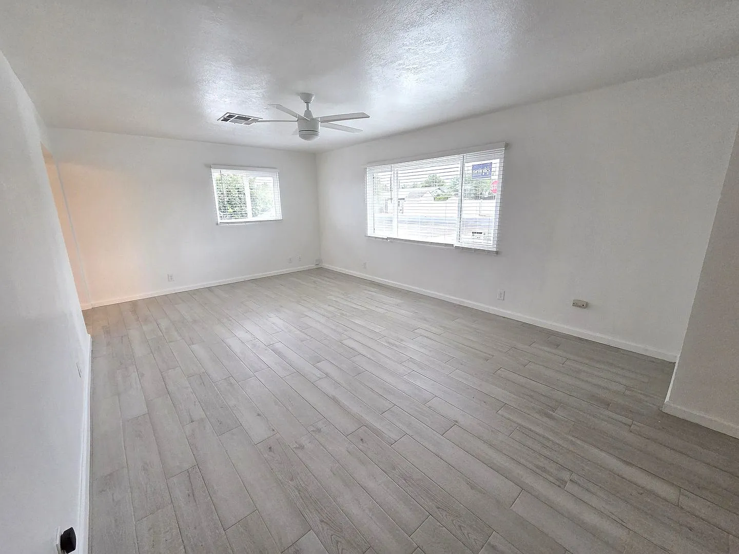 Remodeled 3 Bedroom 1 Bath Home on Large Corner Lot — Photo 2