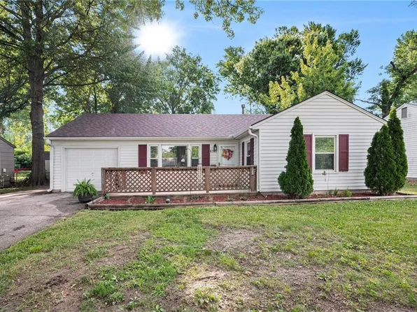 6703 N Charlotte St, Gladstone, MO 64118