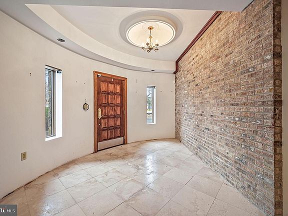 5th image of 271 Troon Rd