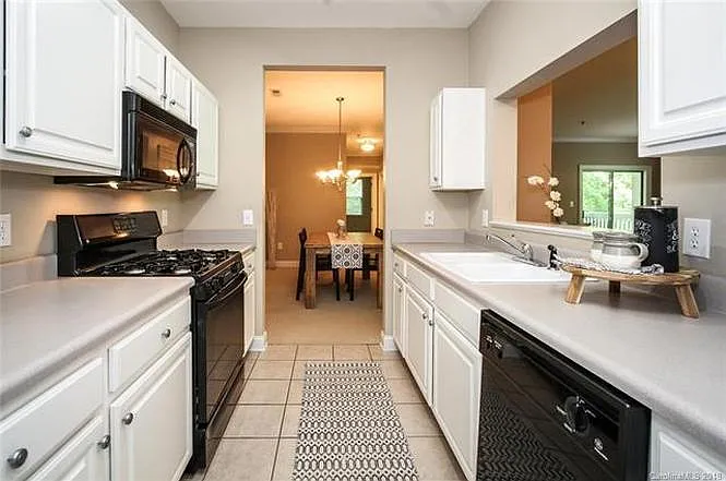 5609 Fairview Rd #6 — Photo 5