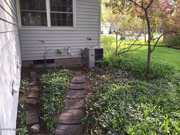 5th image of 2066 Hillside Dr
