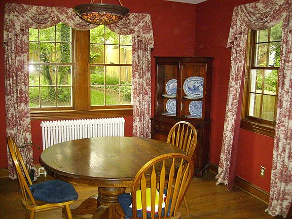 Arched entry from livingroom