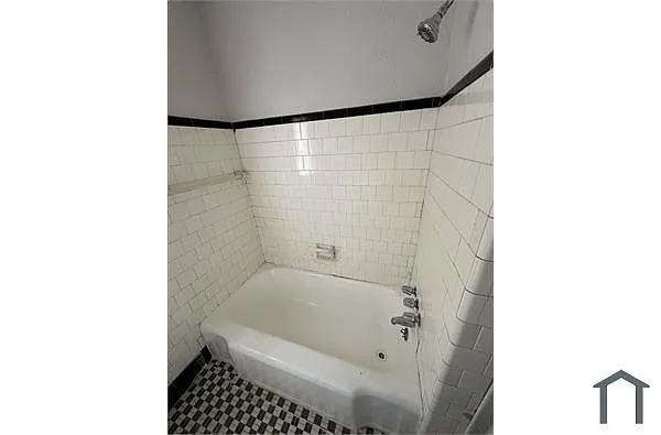 Building Photo - 2305 Saint Charles Ave #2