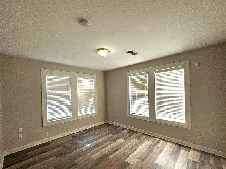 443 N Avalon St — Photo 17