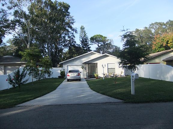 2nd image of 2557 Temple St