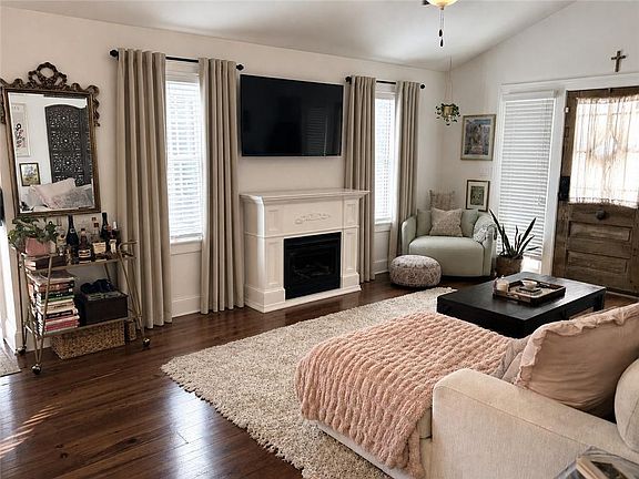 4th image of 1029 Coffee St