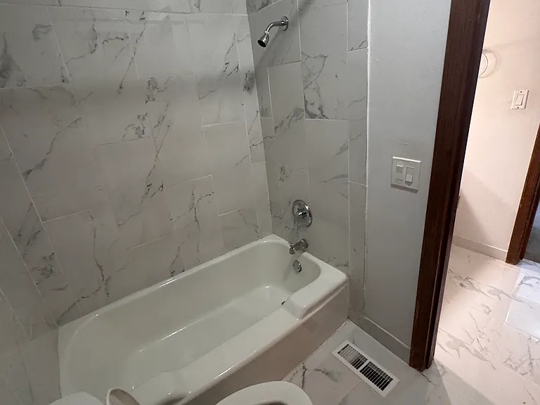 210 E 40th St #17 — Photo 13