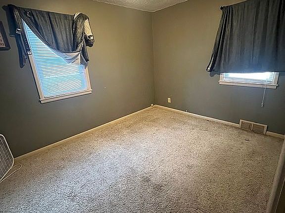 5th image of 411 W Mill St