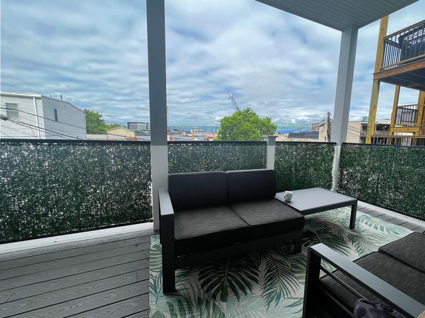 360 Meridian St APT 4