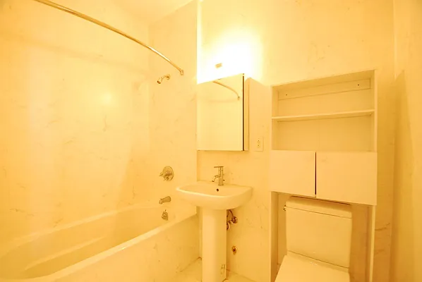 Rented by Bohemia Realty Group | media 8