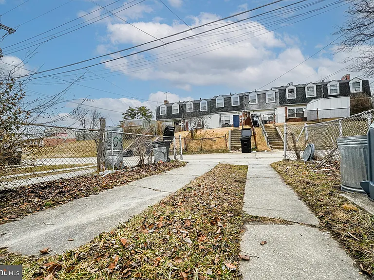 1610 Wentworth Ave — Photo 5