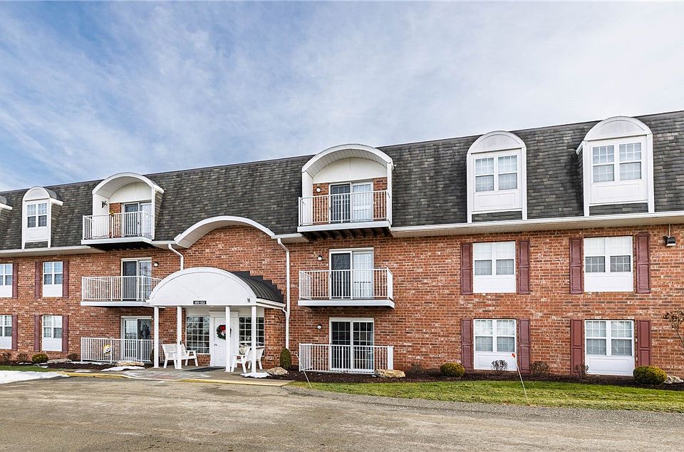 1st image of 104 Clubhouse Dr Unit 104