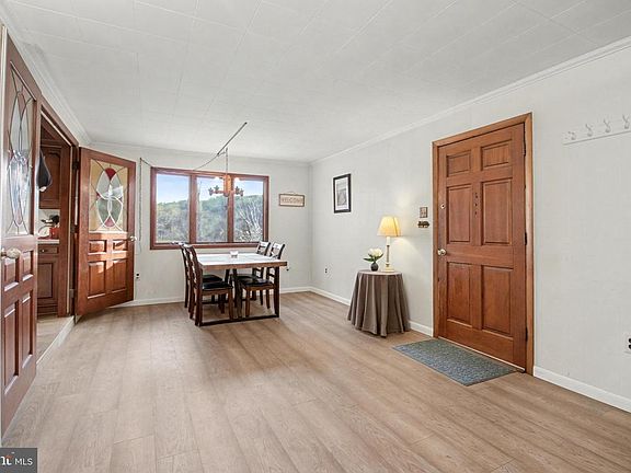 4th image of 36 Crescent Dr