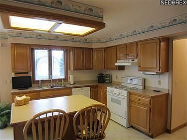 3rd image of 214 Countryside Dr
