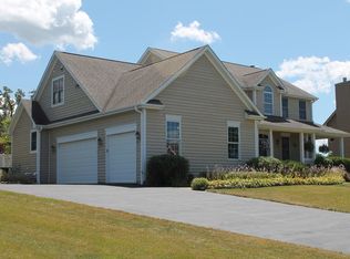 1004 Dakota Dr, Woodstock, IL 60098