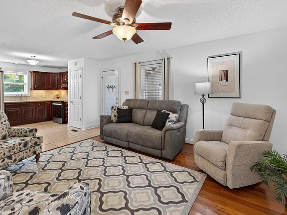 2nd image of 455 Ruth Ave