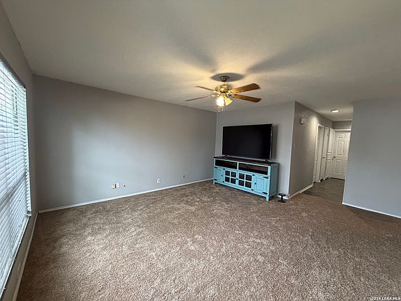 4th image of 302 Glenbrook