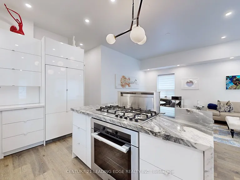138 Budea Cres — Photo 11