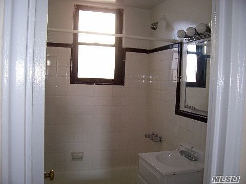 4th image of 275 Maple Ave APT 1B