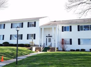 26 Colonial Pkwy, Pittsford, NY