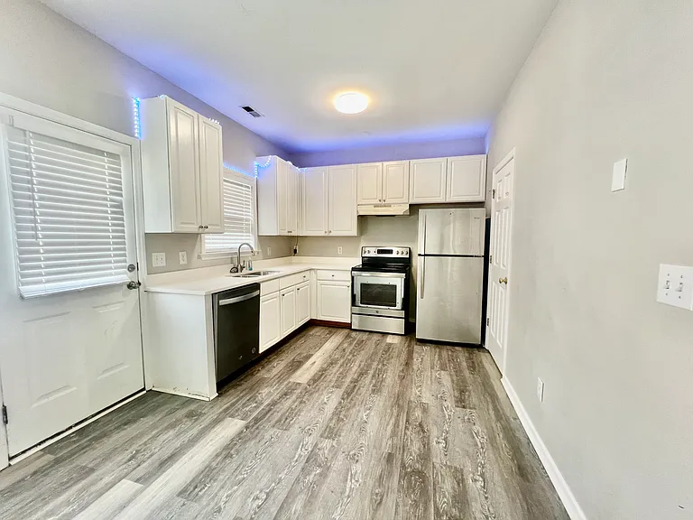 2829 Bennington Dr — Photo 3