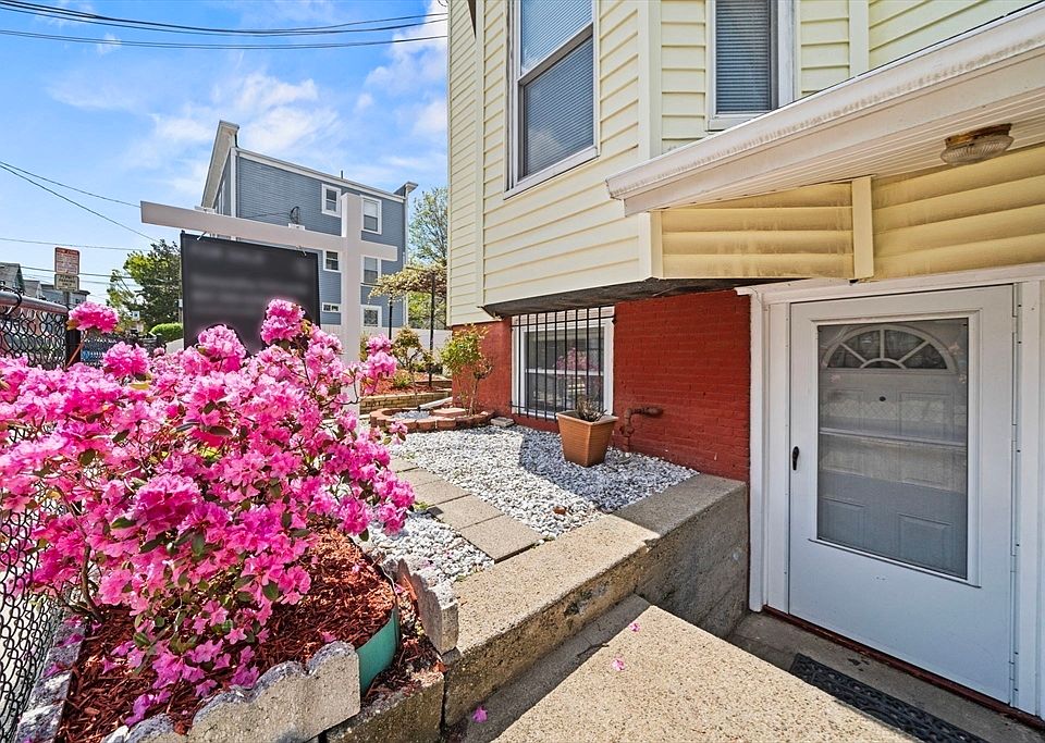 1st image of 29 Hanson St #1