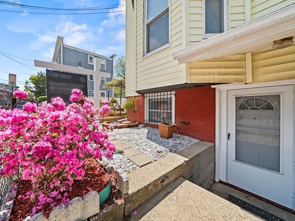 29 Hanson St #1, Somerville, MA 02143