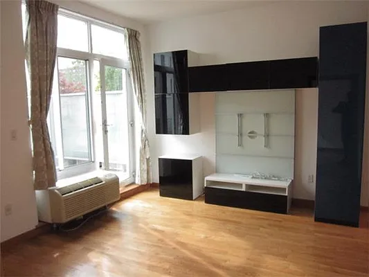 Rented by Kian Realty | media 35