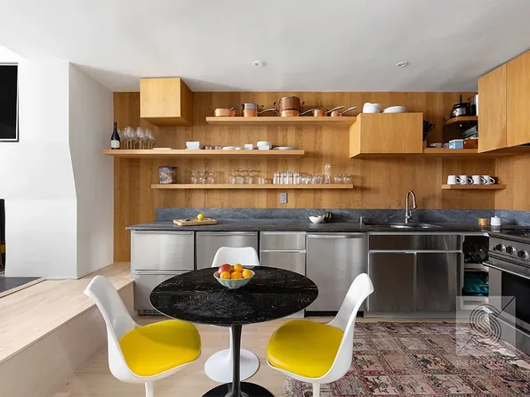 314 East 50th Street image 2 of 10