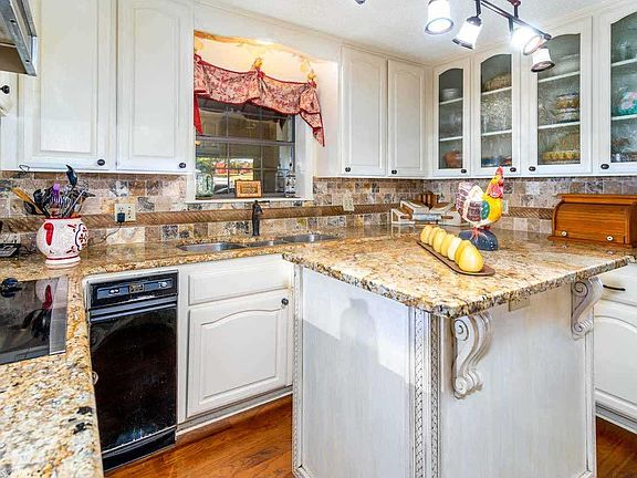 4th image of 2005 Rosewood Ln