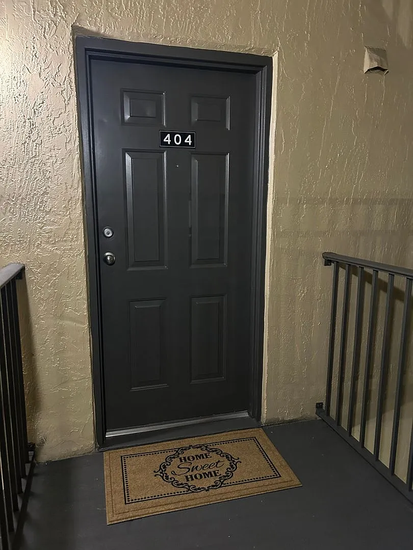 Charming 2BR Condo in Miami — Photo 1