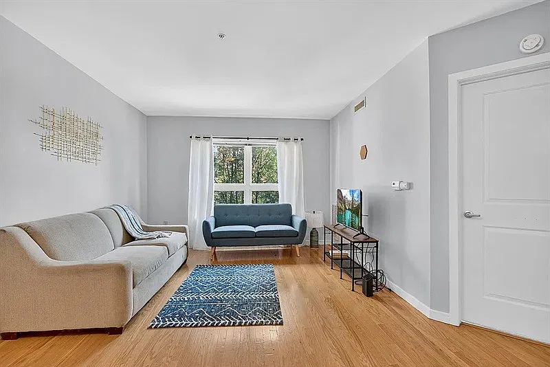 1 bed, 1.0 bath, 784 sqft, $1,740 — Photo 4