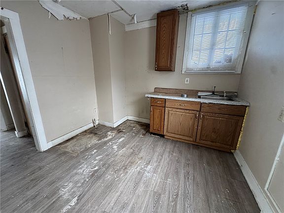 3rd image of 760 Seward St