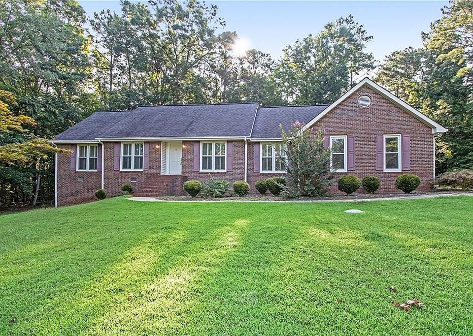 1st image of 20 Dogwood Ct