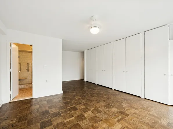 166-25 Powells Cove Boulevard image 16 of 40