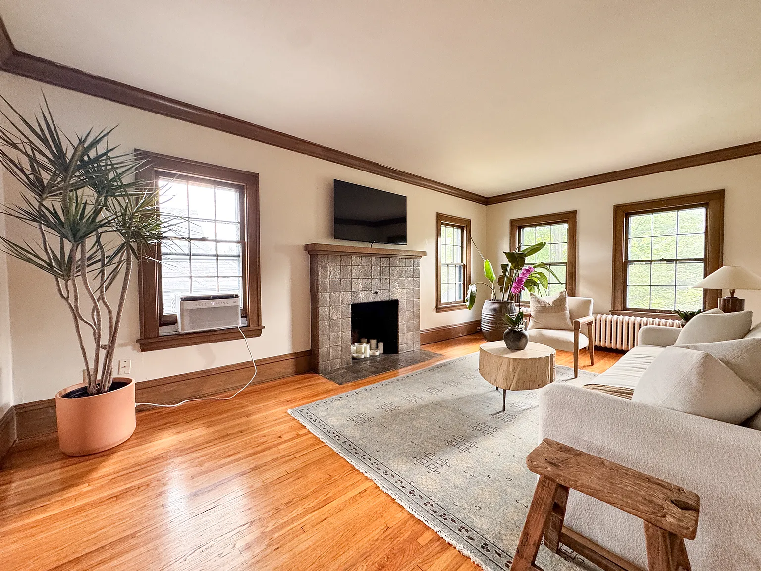 2 bed, 1500 sqft, $2,300 — Photo 3