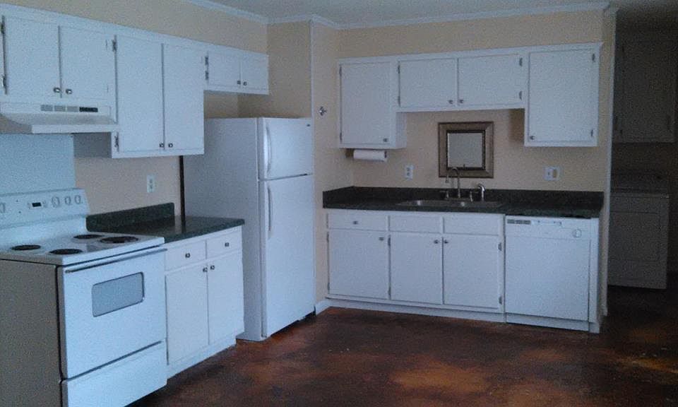 2nd image of 3016 Hillmont Dr