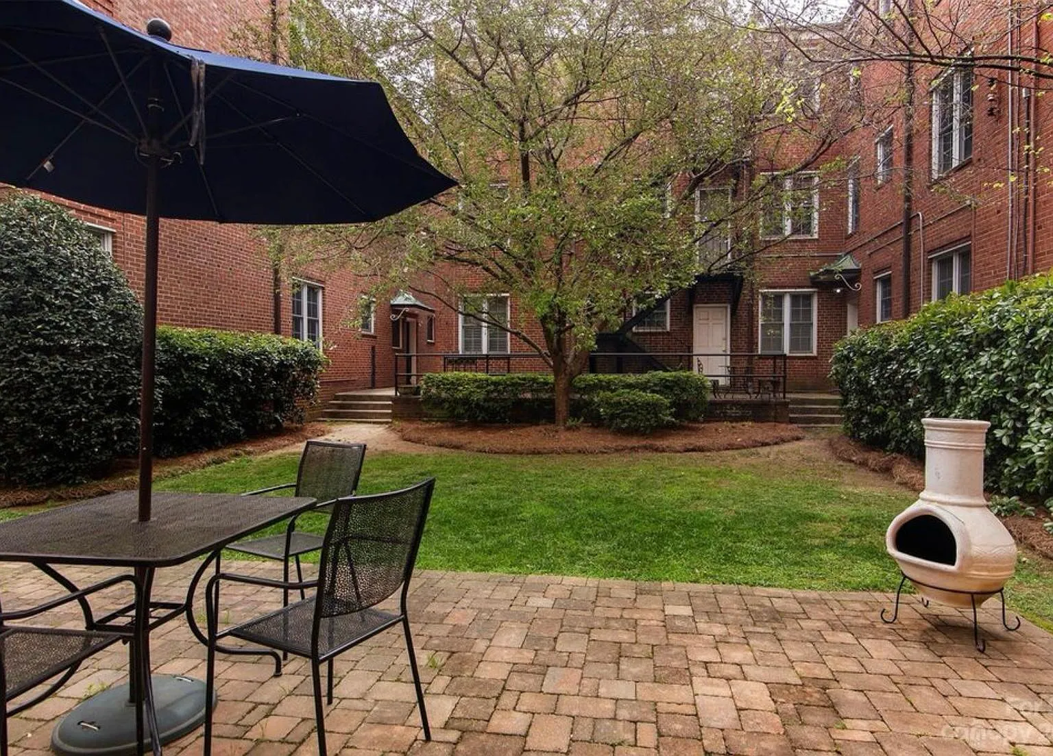 924 Monticello Ter — Photo 1