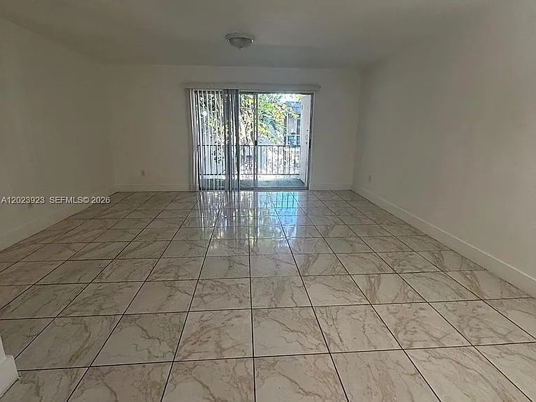 10393 N Kendall Dr #U7 — Photo 3