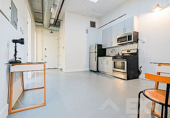 2nd image of 619 Hancock St #9