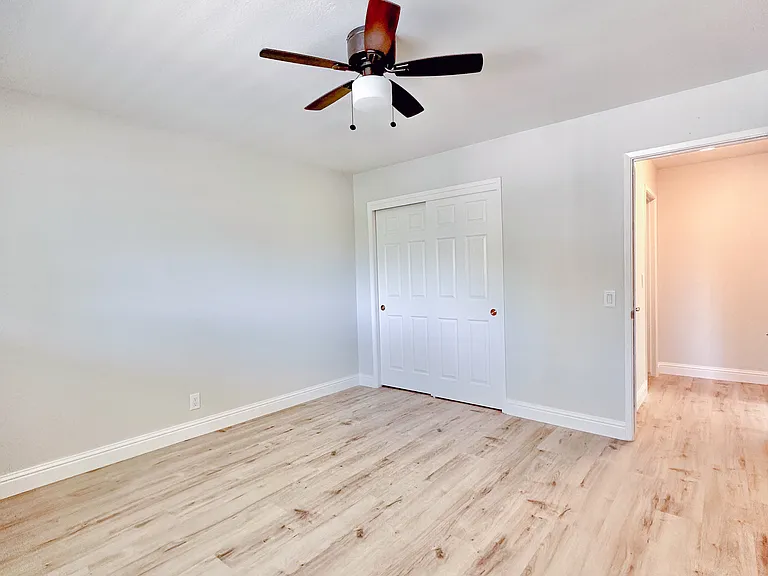 655 Mariposa Ave — Photo 11