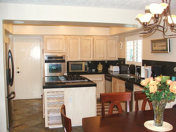 5th image of 2072 El Monte Dr