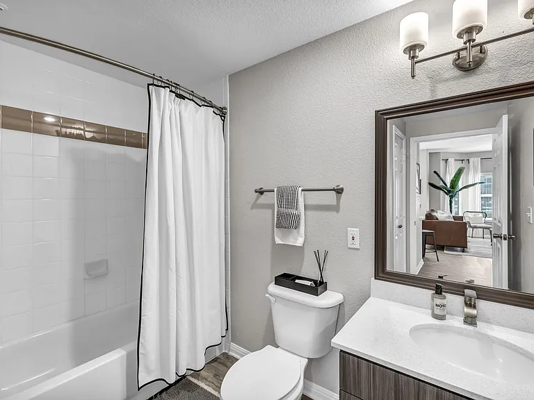 SoCo Apartments — Photo 15