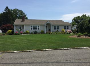 10 Island Dr, Norwalk, CT 06855