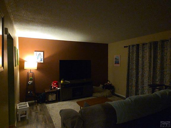5th image of 400 Oak Rd